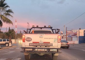 ¡Rápido y Furioso!, se pasó en rojo todos los semáforos de la av. Niños Héroes