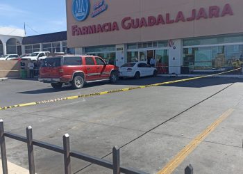 Murió tras un infarto al interior de una camioneta a las afueras de una Farmacia Guadalajara