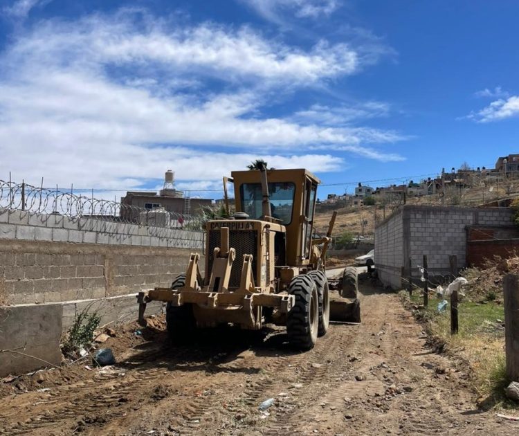 Limpian el Arroyo de Las Adelitas en la Colonia Héroes de la Revolución
