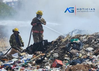 Fuerte incendio en antiguos almacenes de tiendas Vázquez
