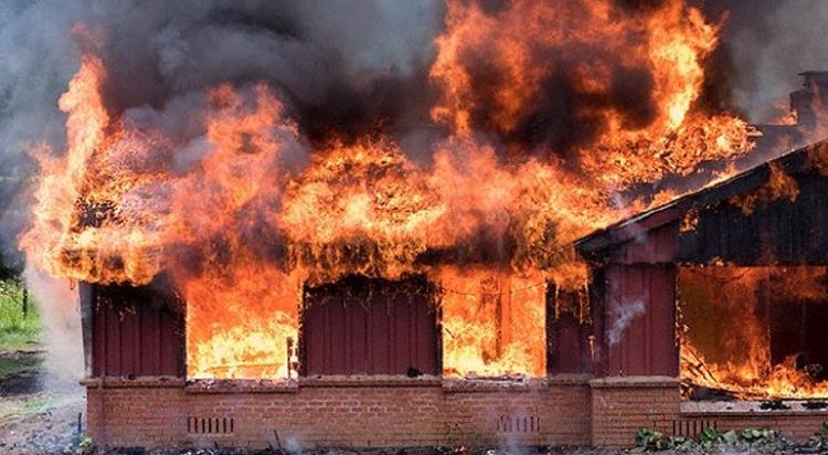 Murieron calcinados madre e hijos tras fuerte incendio en Durango