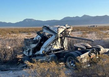 Muere trailero en fatal choque volcadura en la carretera Juárez – Casas Grandes