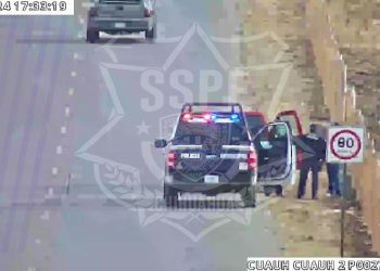 ¡Tras persecución!, capturan a dos con camioneta robada en Cuauhtémoc