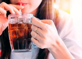 ¿Tomas refresco todos los días? Así dañas tu cuerpo