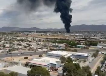 Voraz incendio consume recicladora en la capital del estado