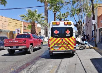 Motociclista queda lesionado al derrapar sobre la avenida Independencia
