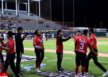Mineros doblegan a Algodoneros y siguen invictos en casa