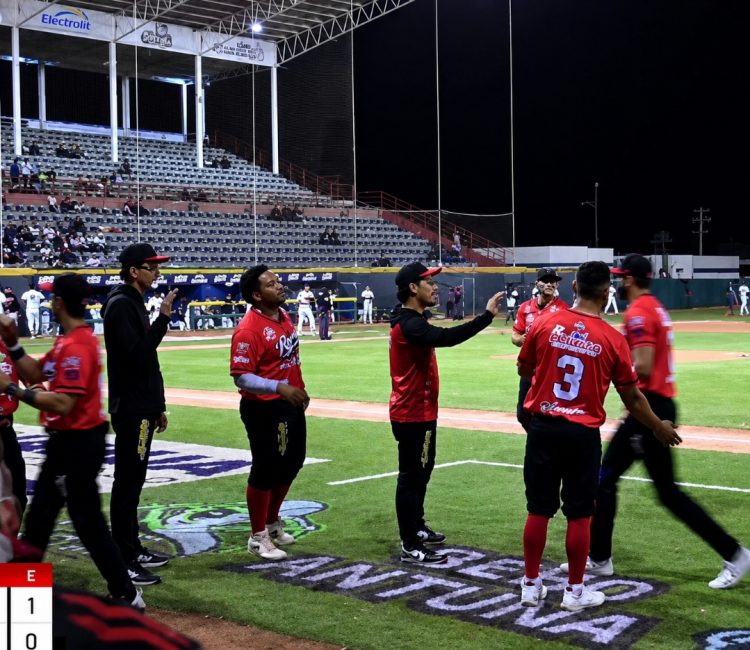 Mineros doblegan a Algodoneros y siguen invictos en casa