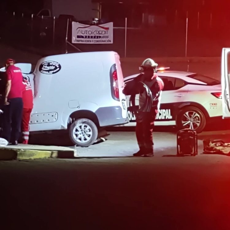 Conductor queda lesionado de gravedad tras chocar contra la barda del autolavado El Delfín