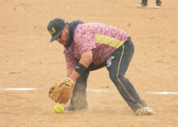 Acción de la segunda jornada de grupos en la Liga de Softbol Independiente