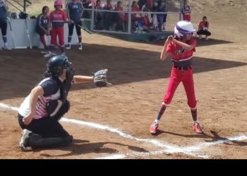 Explosivas ofensivas en la Liga Femenil de Softbol Parral; Chato Bustillos y Multimaderas imponen condiciones