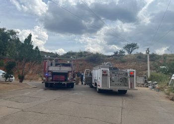Reporte de incendio de vivienda en la colonia San Uriel moviliza a bomberos; era quema de pasto