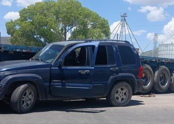Tráiler intentaba dar vuelta en U y provoca choque en la salida a Santa Bárbara