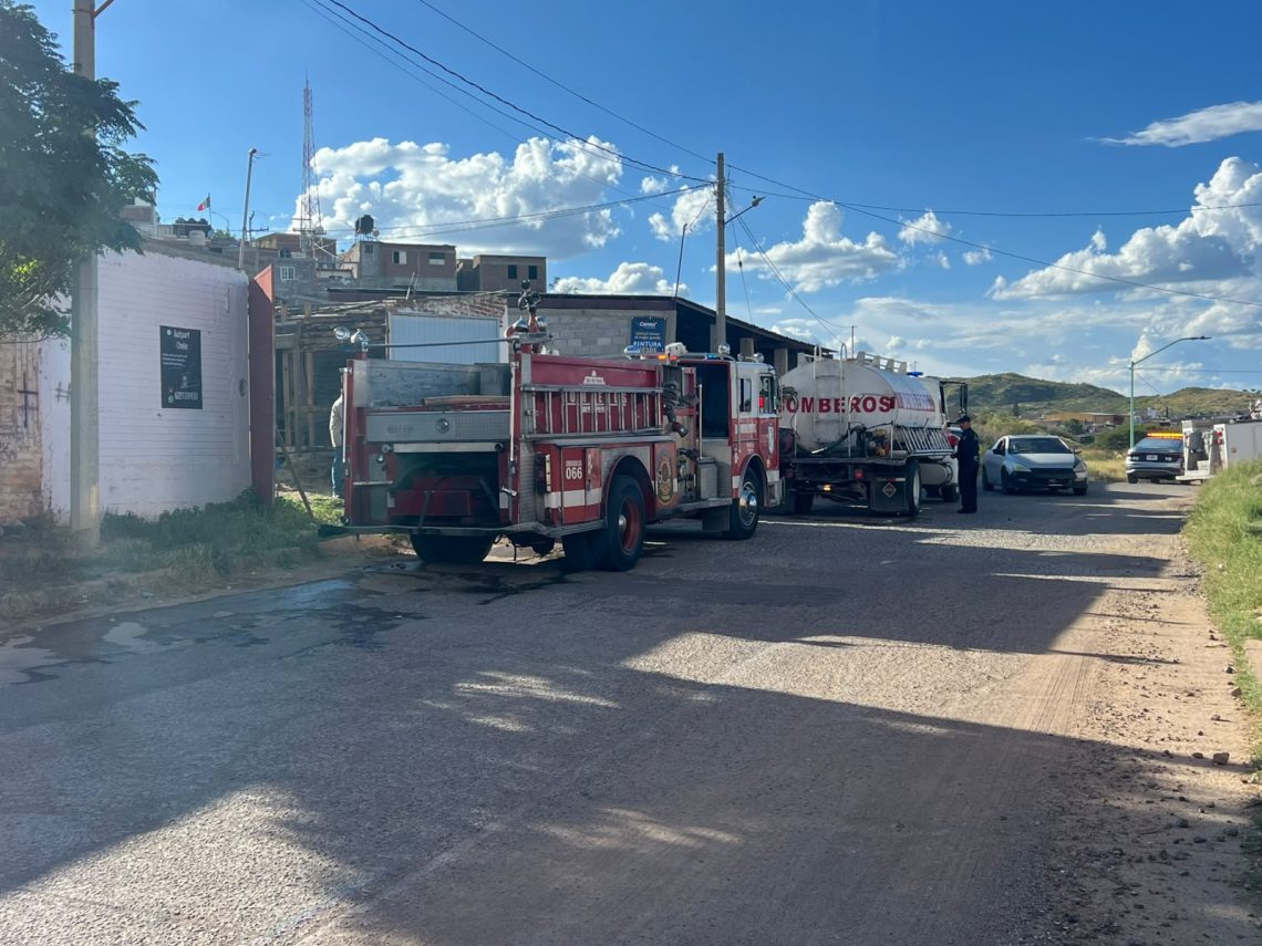 Incendio al interior de un taller a un costado del Rastro Municipal moviliza a las autoridades