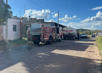 Incendio al interior de un taller a un costado del Rastro Municipal moviliza a las autoridades