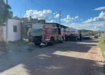 Incendio al interior de un taller a un costado del Rastro Municipal moviliza a las autoridades