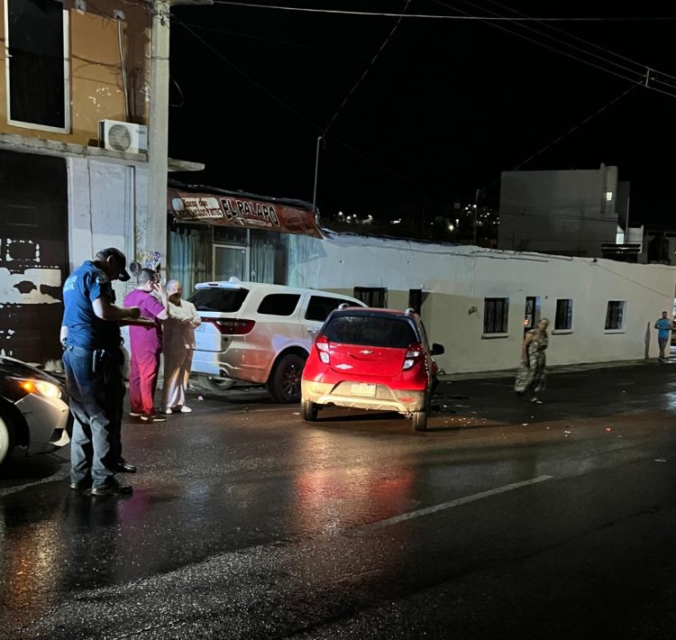 Le corta el paso a otro auto y genera un choque múltiple en la Juan Rangel de Biezma