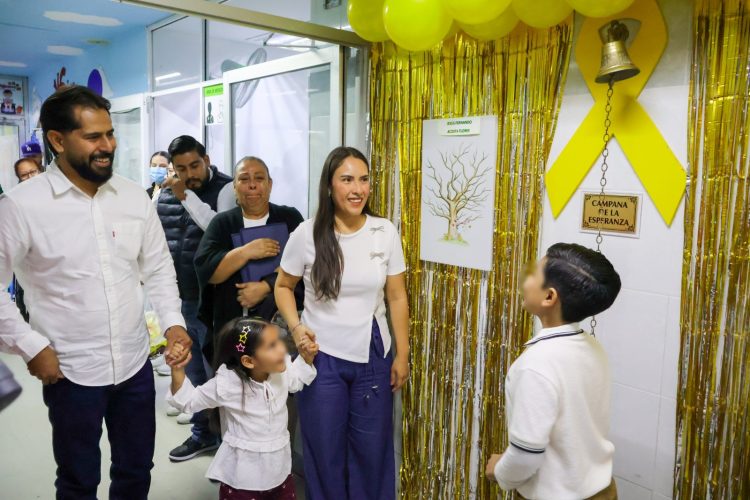 Supera niño de 8 años cáncer y toca la Campana de la Esperanza en el Hospital Morelos del IMSS Chihuahua